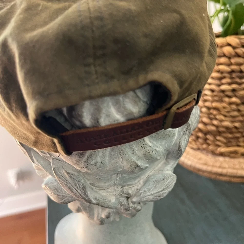 The Australian Outback Collection men’s hat. Vintage. Adjustable, one size.
